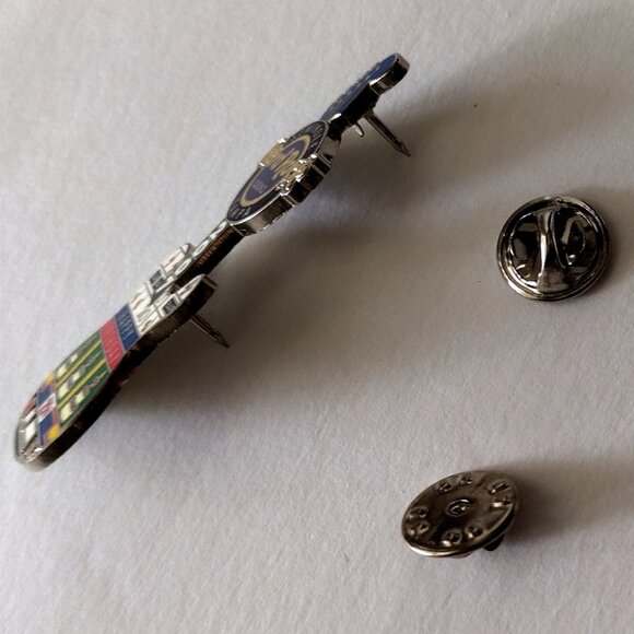 2007 Hard Rock Seminole Casino Tampa Guitar Pin Happy Birthday - Picture 2 of 8